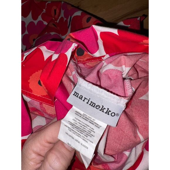 Marimekko UNIKKO Standard Pillowcases Set of 2 Red Pink Poppies Cotton - Picture 3 of 3